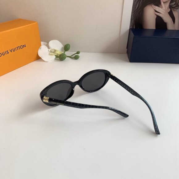 Louis Vuitton Women\'s Black Sunglasses main image 4